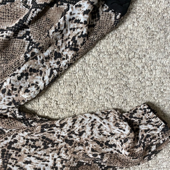 NWOT Lush bodysuit plus size 2X or 3X snake print polyester long sleeves - Picture 5 of 8